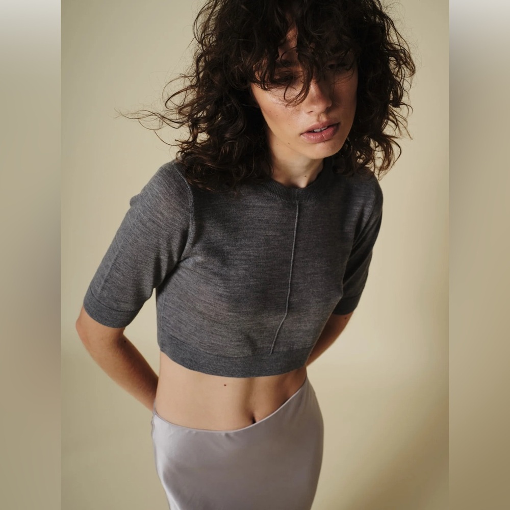 Saintart Norah grey cropped sweater size S tiny hole in front reflected in price